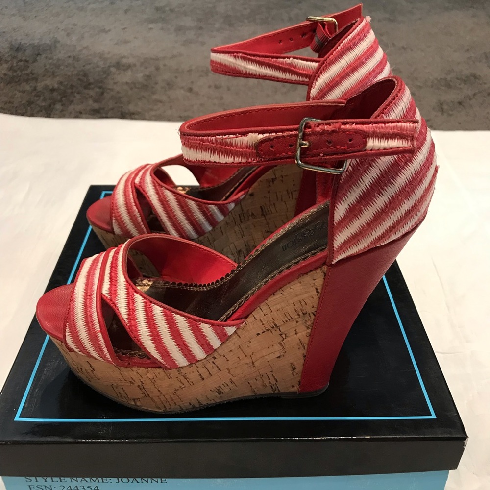 Women’s Size 8 Sole Obsession Red/White Wedge
